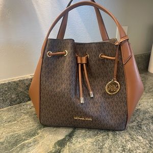 MK Phoebe Large Two-Tone Logo Bucket Bag